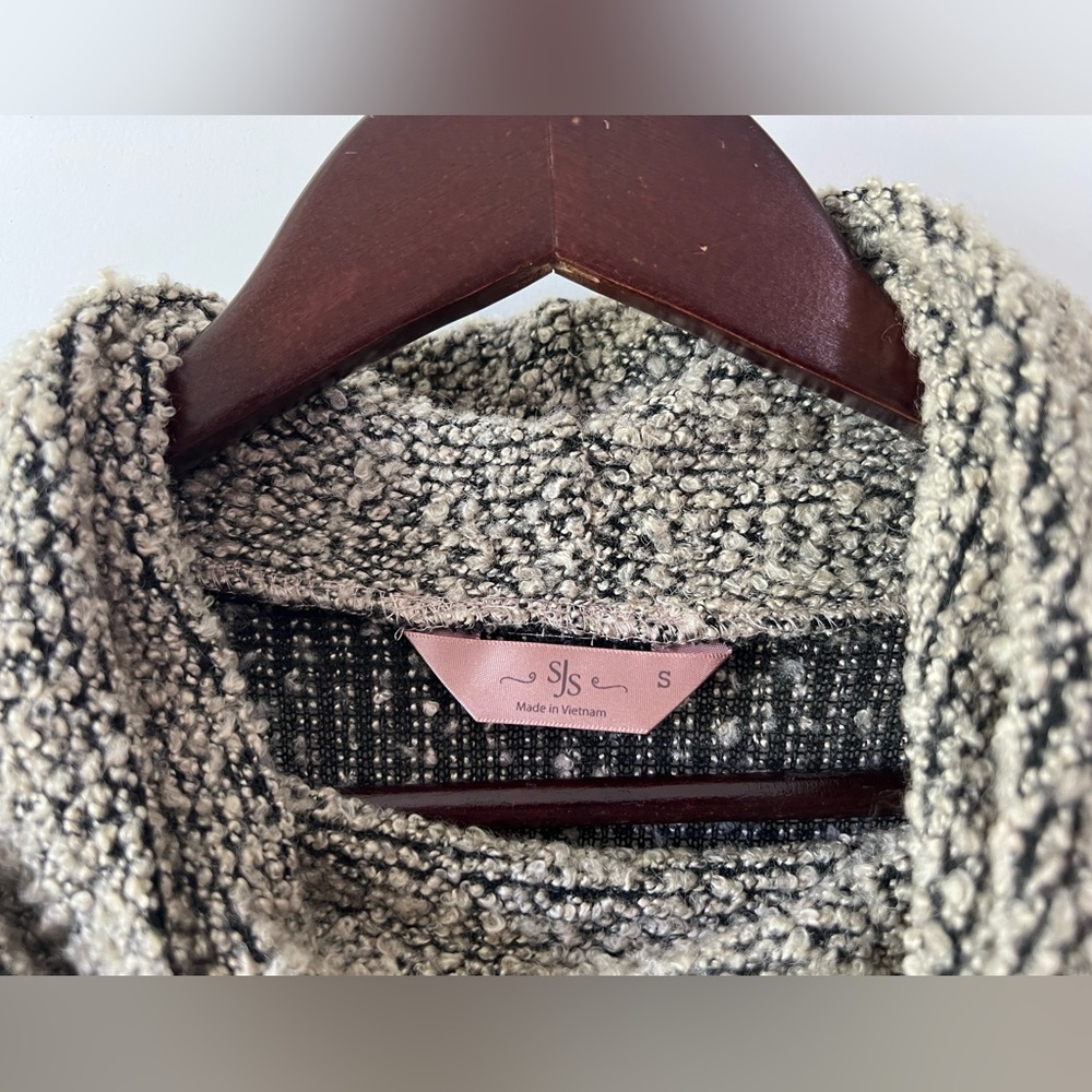SJS Two-Tone Cowl Neck Sweater in Cream and Black Asymmetrical V-hem Small - Picture 3 of 5